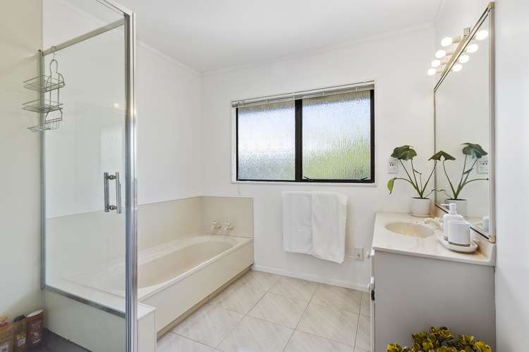 23 Duval Grove Tawa_18