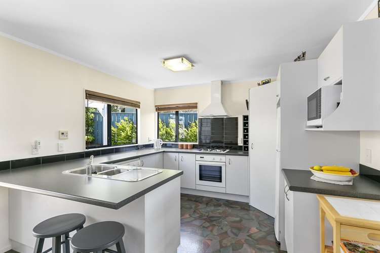 136 Queens Drive Lyall Bay_5