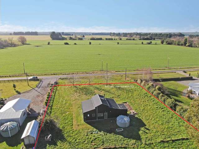 Rustic Charm & Endless Possibilities in Tikokino