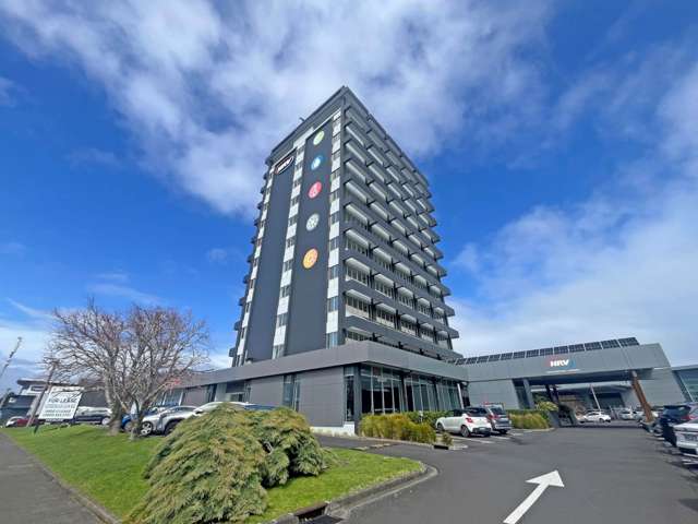 LANDMARK OFFICES AVAILABLE NOW