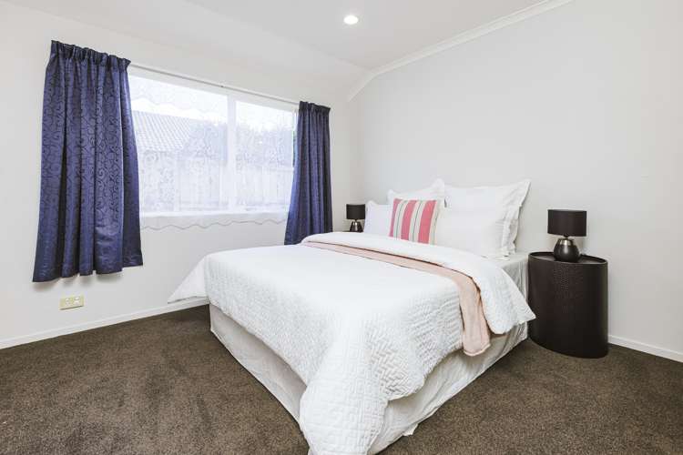 35 Croftview Road Wattle Downs_15