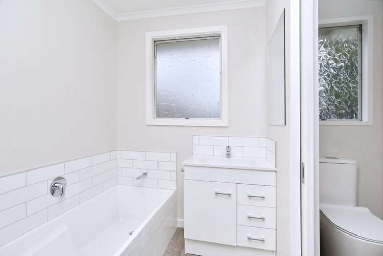 2 Bowie Drive Woodend_13