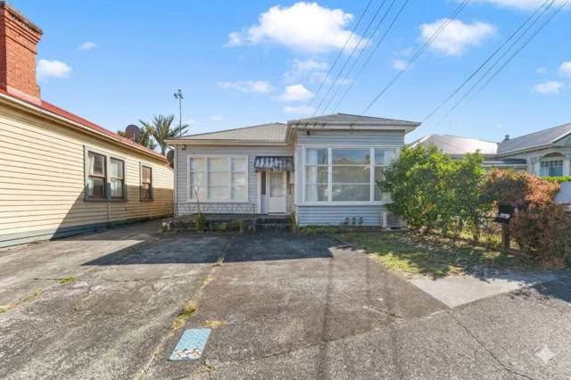 Charming 2-Bedroom Flat!