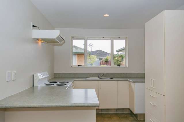 8/11 Grove Road Addington_3