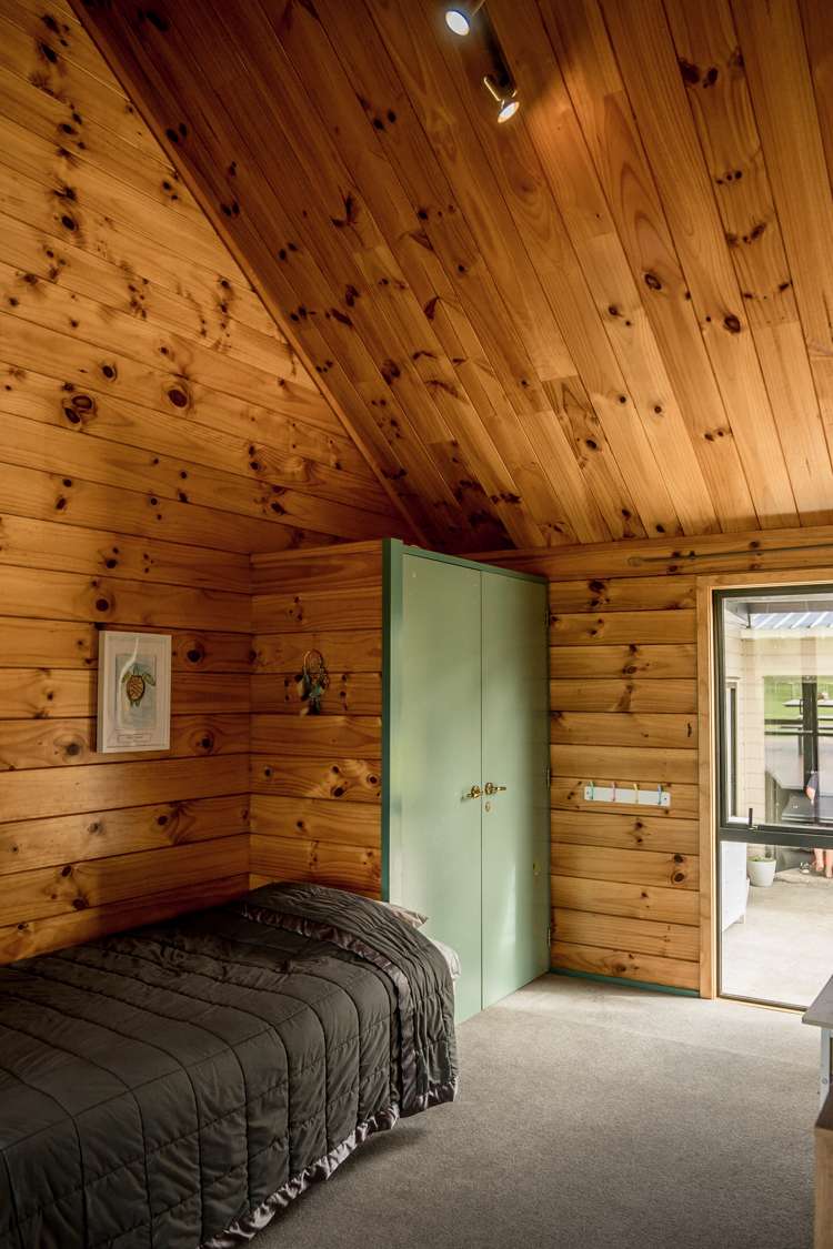 426 North Road Chatham Island_10