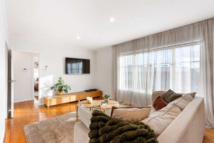 56 Vodanovich Road Te Atatu South_1