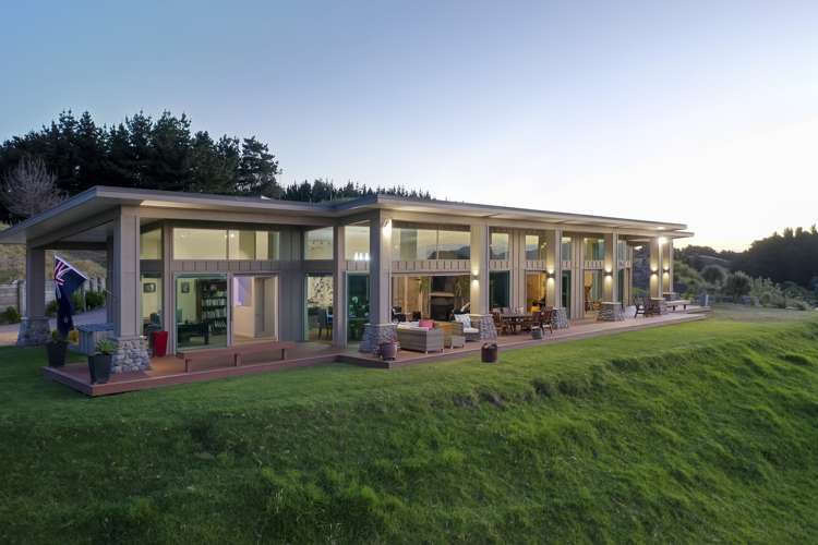 187 Peka Peka Road Peka Peka_0