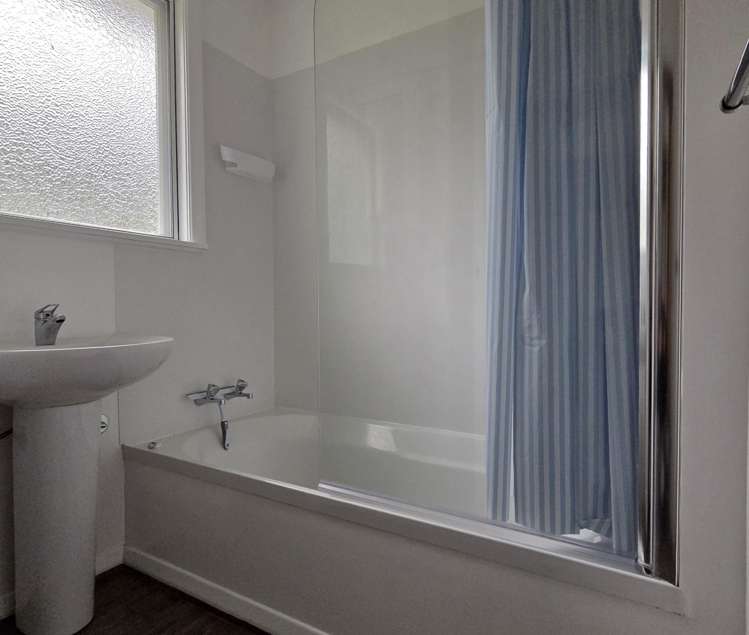 8B Devon Place Cannons Creek_11