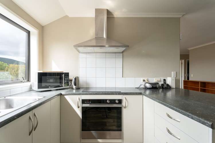 36 Turriff Crescent Porirua_5