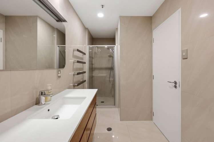 2C/171 Hurstmere Road Takapuna_16