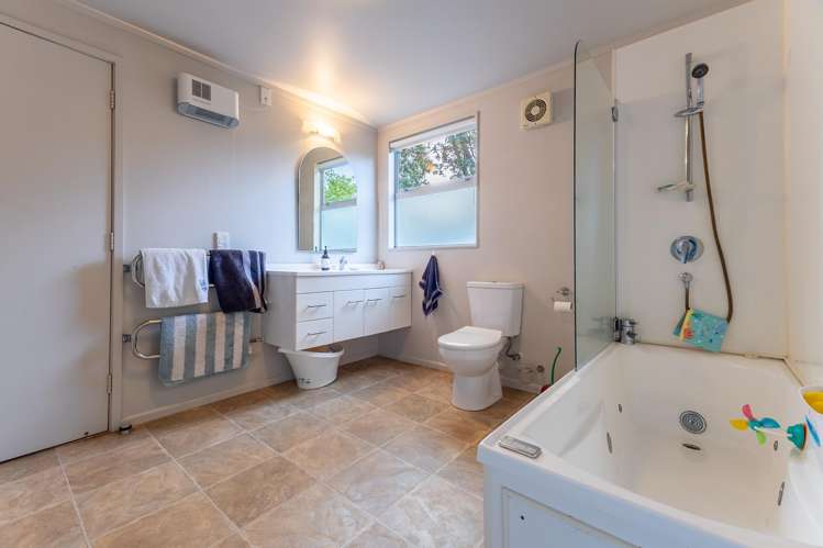 6 Menin Road Raumati South_16