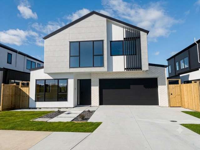 Luxury Family Living Meets Nature