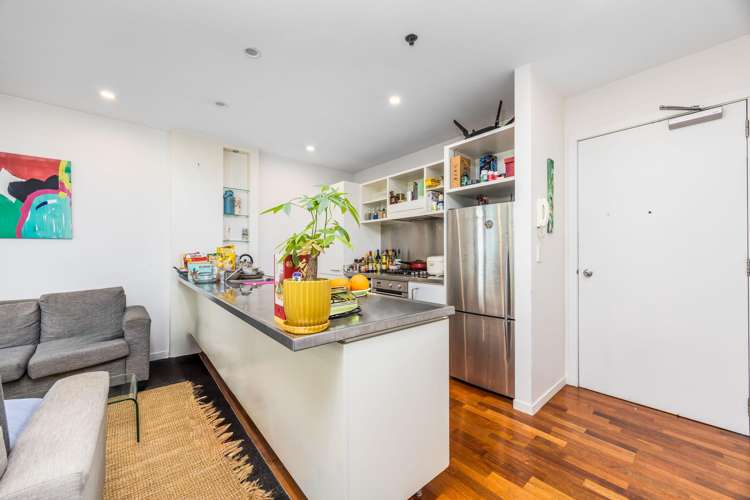 216/125 Customs Street_5