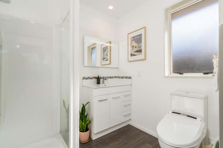2/14 Bentley Street Russley_12