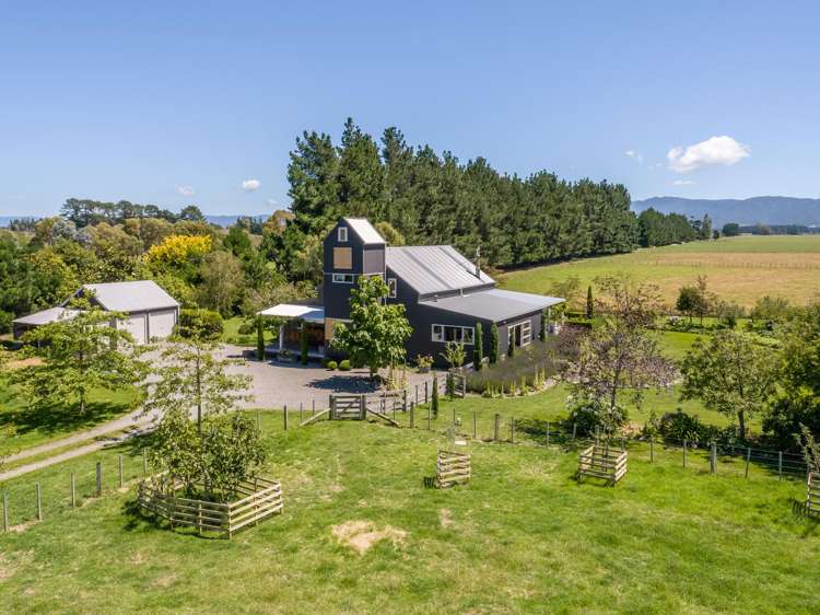 80 Battersea Road Morisons Bush_0