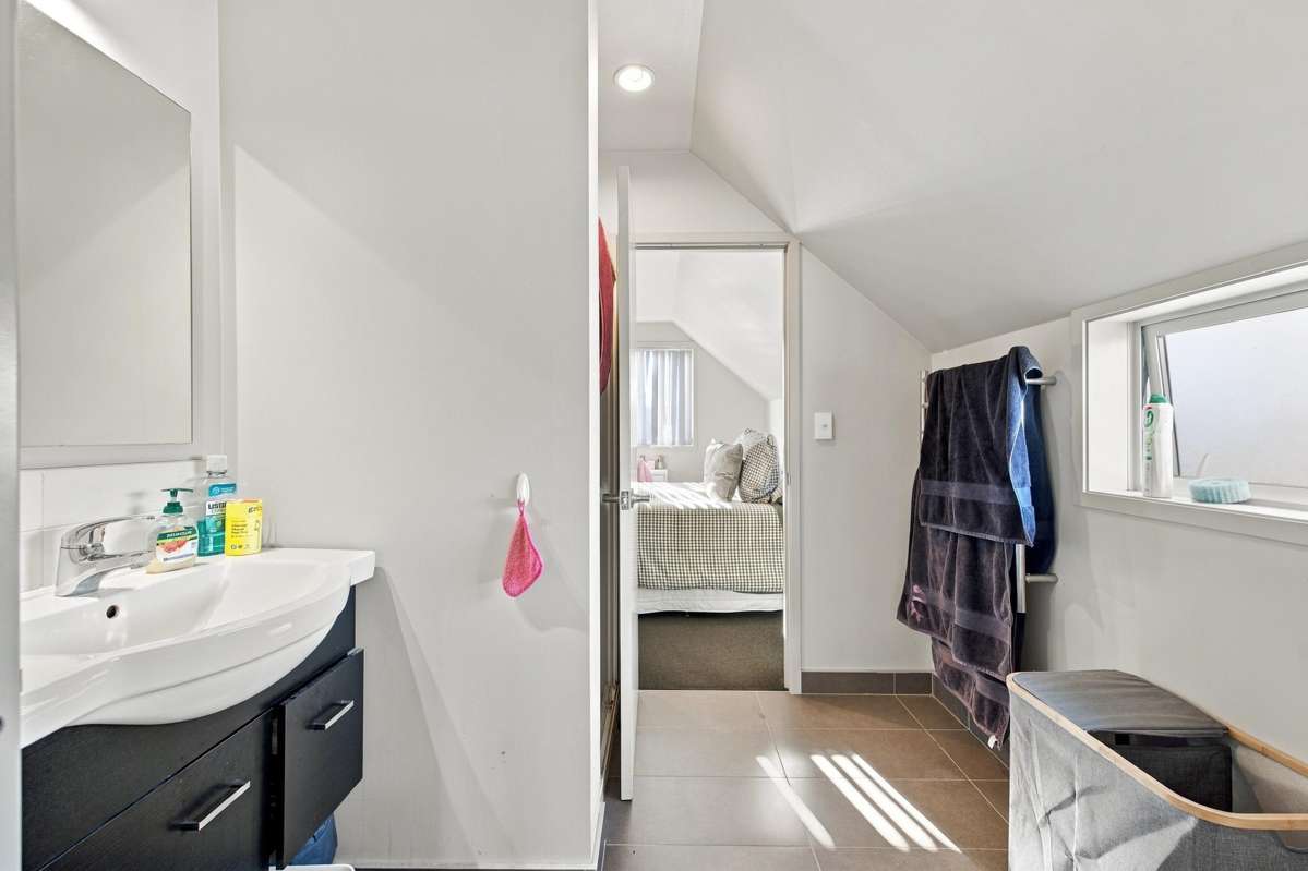 1-2/76A Southampton Street_3