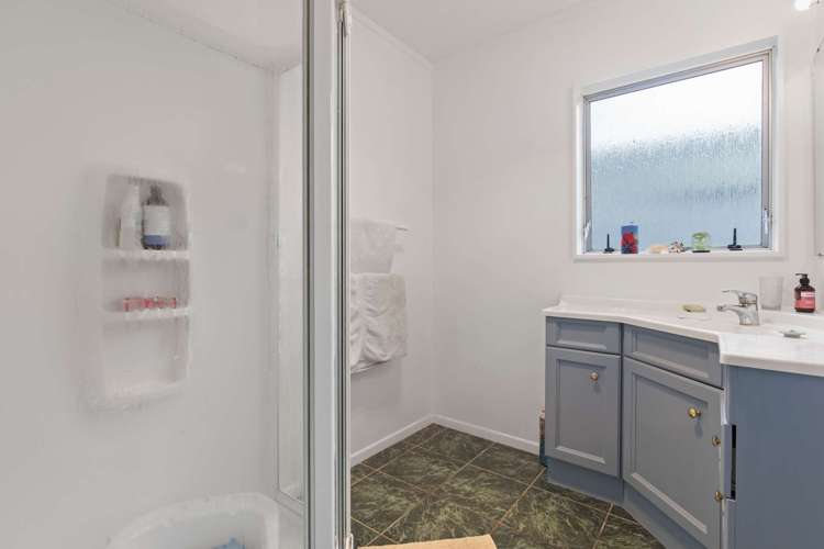 118 Old Farm Road Hamilton East_11