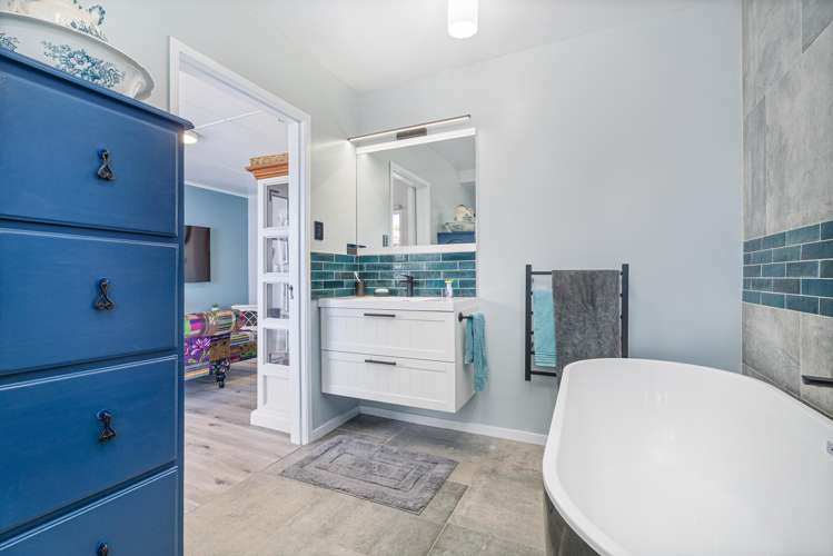 353 Main Sh25 Road Tairua_11