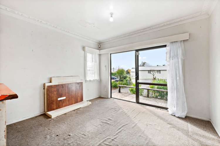 8 Flanshaw Road Te Atatu South_6