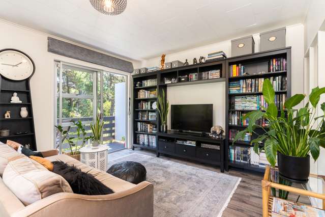 9 Cyril Way Paparangi_3