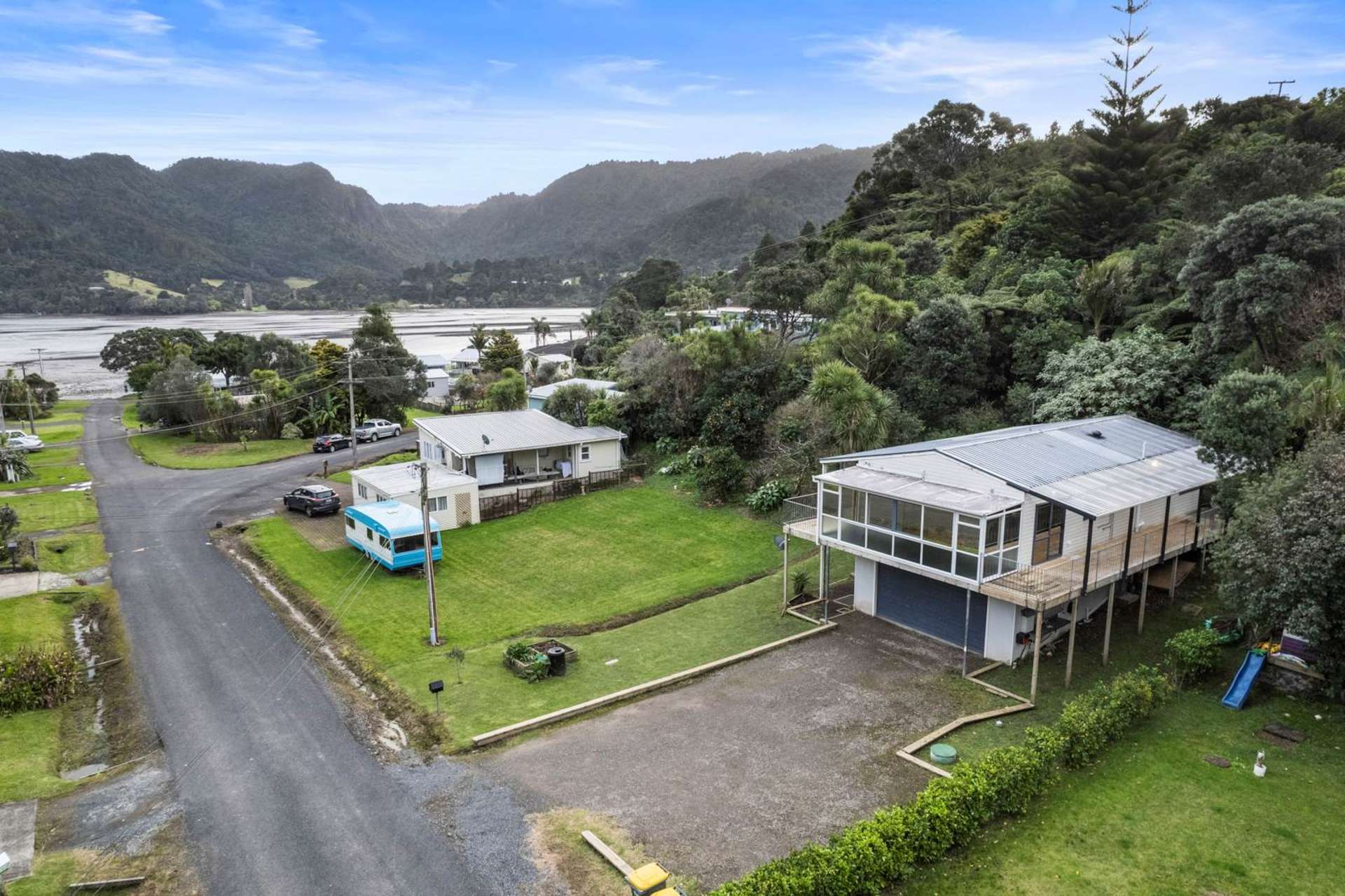 24 Foster Avenue Huia_0