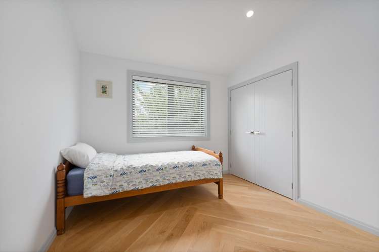 129 Riverpark Crescent Henderson_6