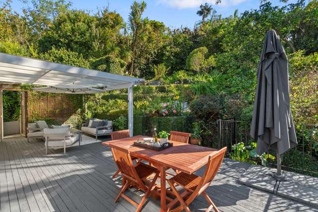 A Hidden Garden Oasis - DGZ - Two Weeks Only