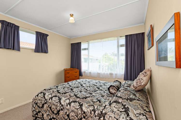 1402 Warwick Place Mayfair_12