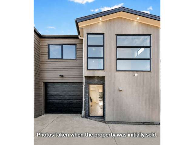Corner Home + Extra Parking - Golden Circle Gem!