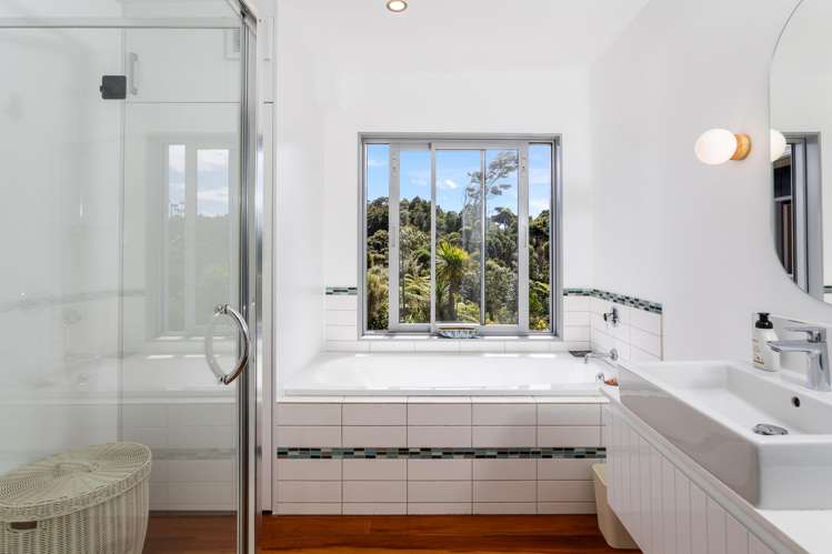 296 Piha Road Piha_36