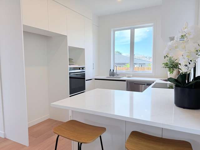 4b Towra Place Botany Downs_3