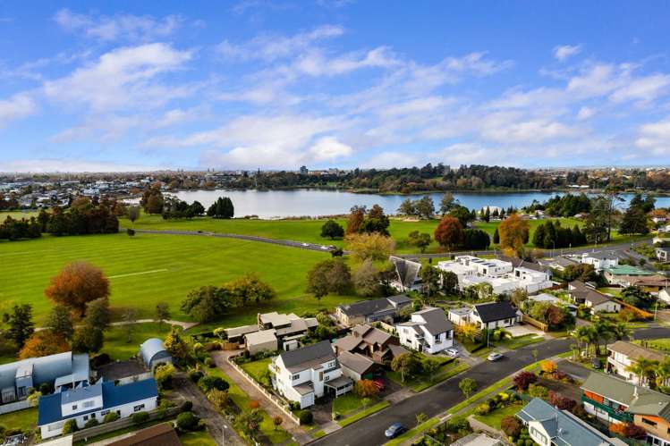 53 Gilbass Avenue Hamilton Lake_16