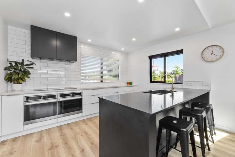 34 Spitfire Drive Burleigh_10