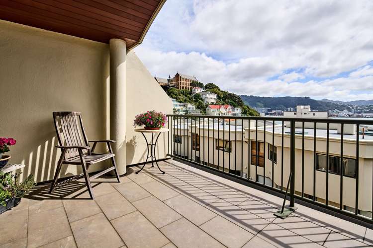 12/22 Oriental Terrace Oriental Bay_17