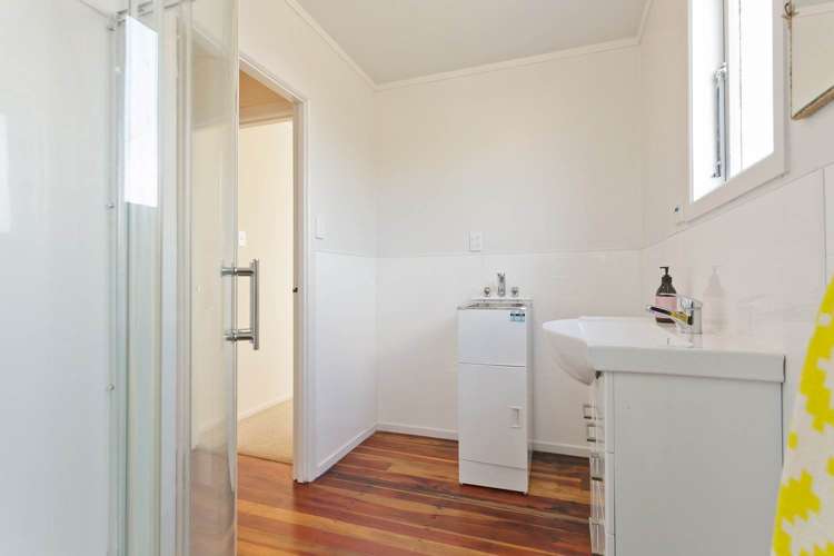 22 Kirrie Avenue Te Atatu South_10