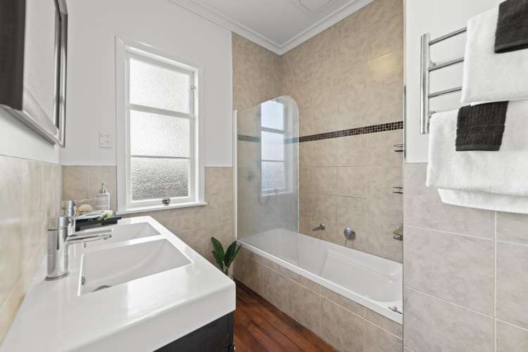 327 Botanical Road West End_11