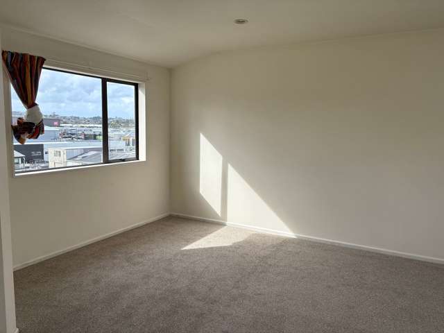 1/9 Woodall Place Totara Vale_4