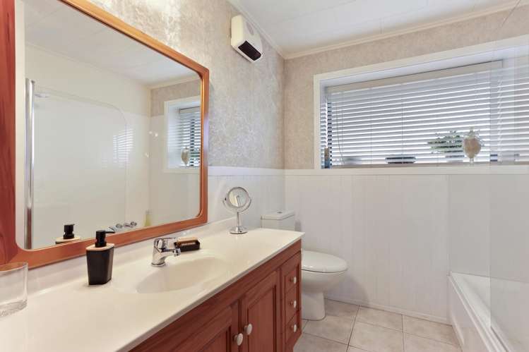 7 Yellowstone Crescent Burwood_12