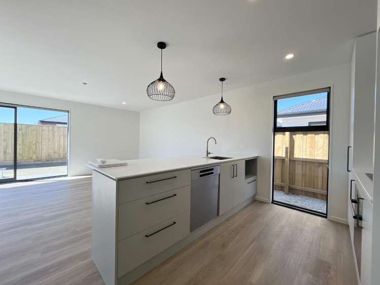 32 Mondo Drive 11103_1