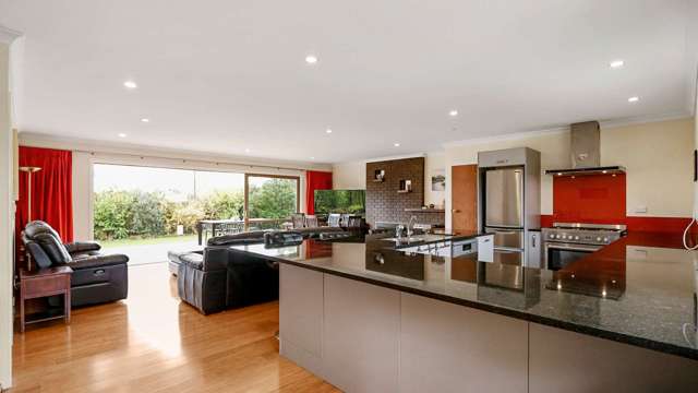 Private Sanctuary Just Minutes from Town