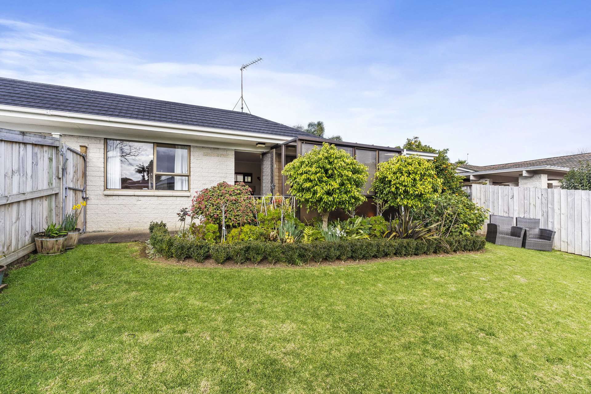 2/77 Stanniland Street Sunnyhills_0