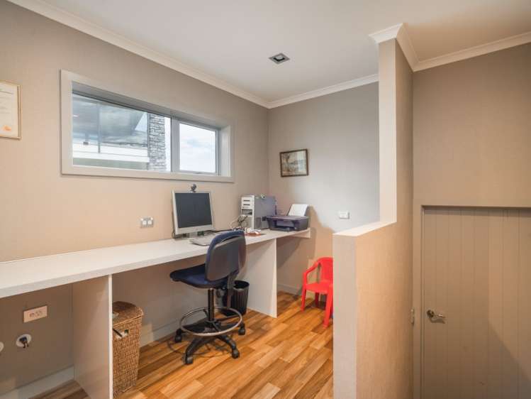 17 Coprosma Crescent Waipahihi_14