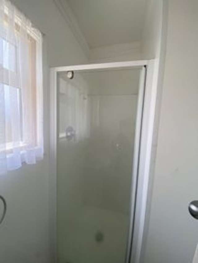 2/13 Eason Street 11068_4