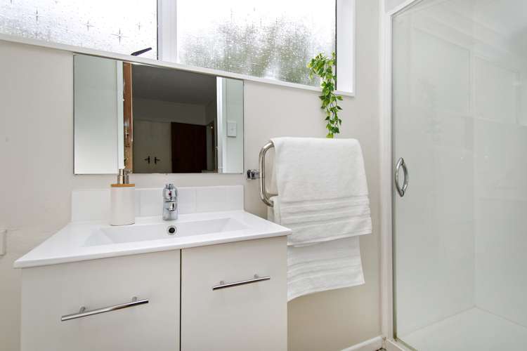 8 Westhaven Drive Tawa_10