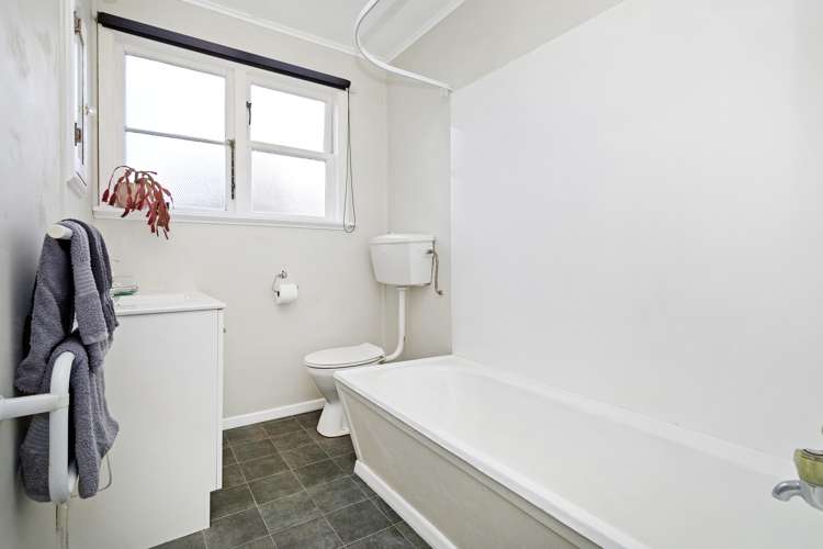 24 Churton Crescent Taita_10