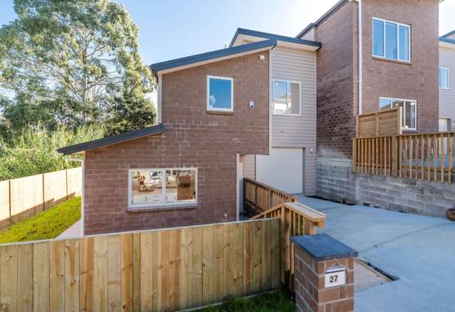 **Welcome to 27 Sunshine Boulevard, Sunnyvale!**