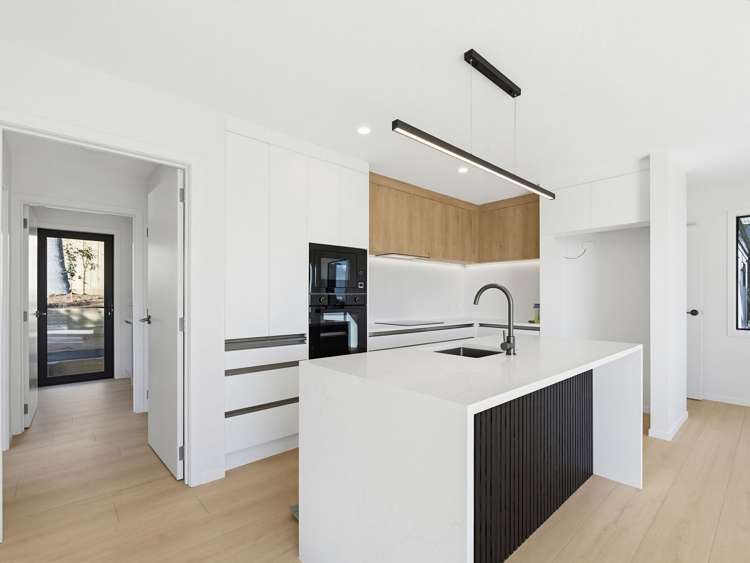 8a Cedar Terrace Stanmore Bay_13