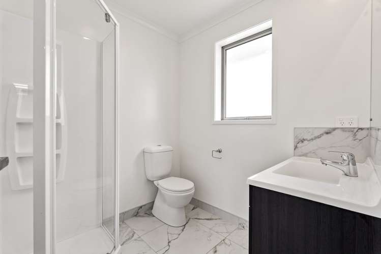 12 Saint Michael Crescent One Tree Point_11