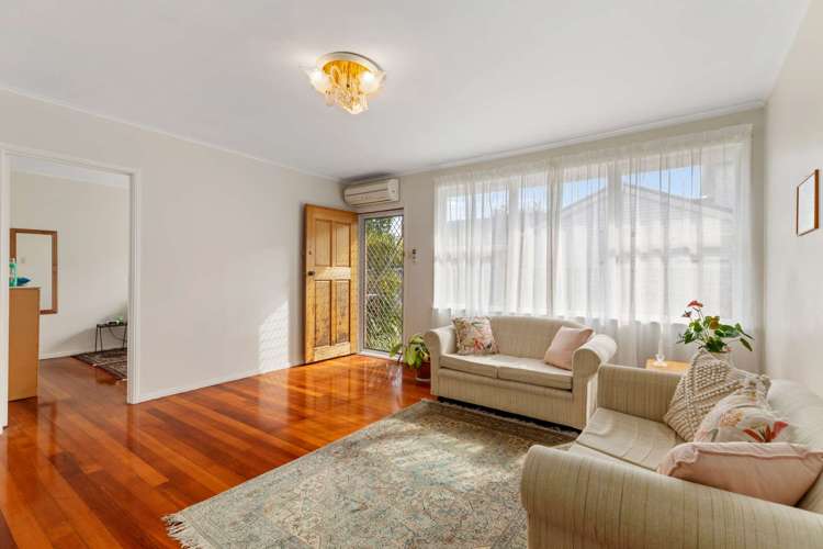 2/11 Preston Avenue Mount Albert_7