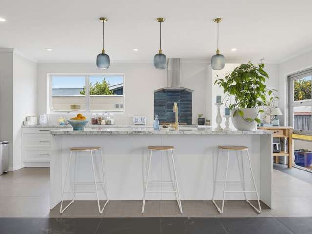 Family Living on a Generous 1,215m² Section